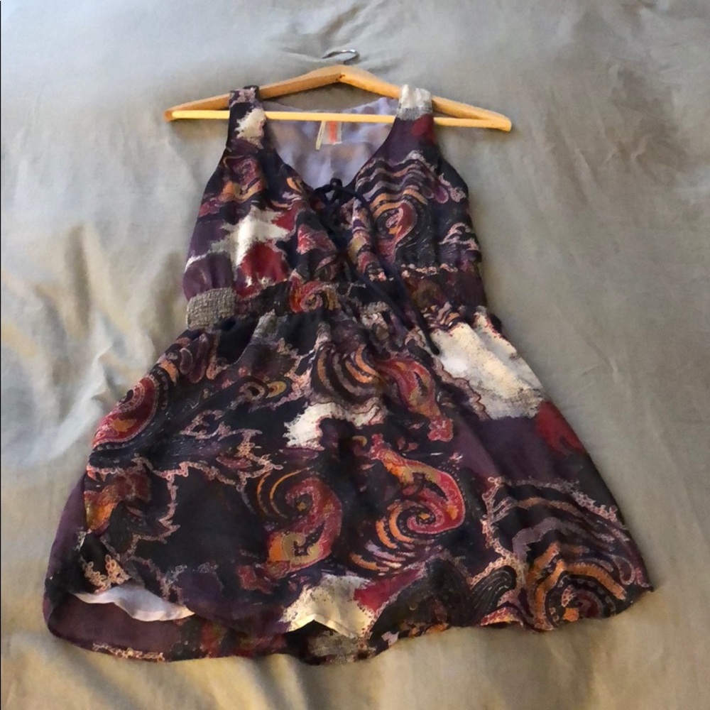 Light, flowy, printed summer mini-dress.